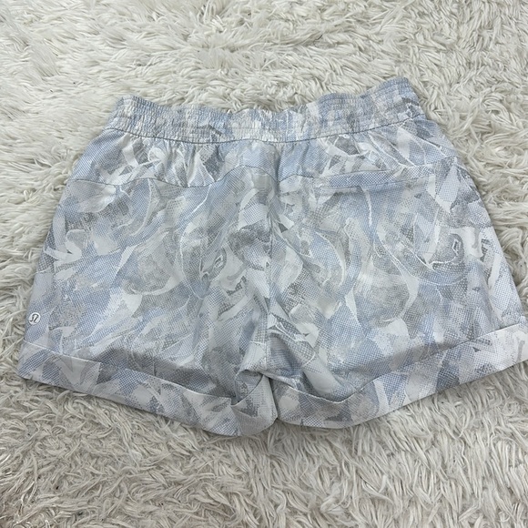 Lululemon Spring Break Away Short *4-way Stretch 3" - Picture 6 of 7